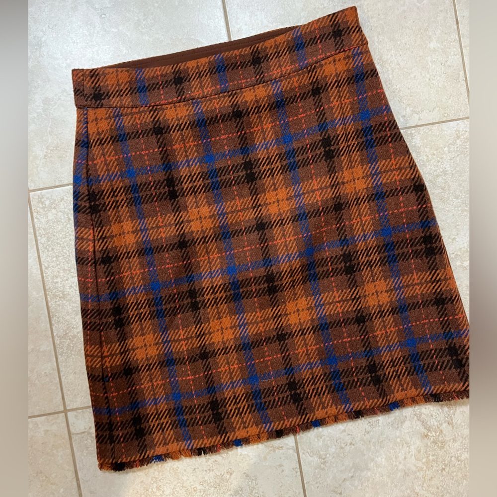Plaid skirt great for business meetings, perfect for Fall!